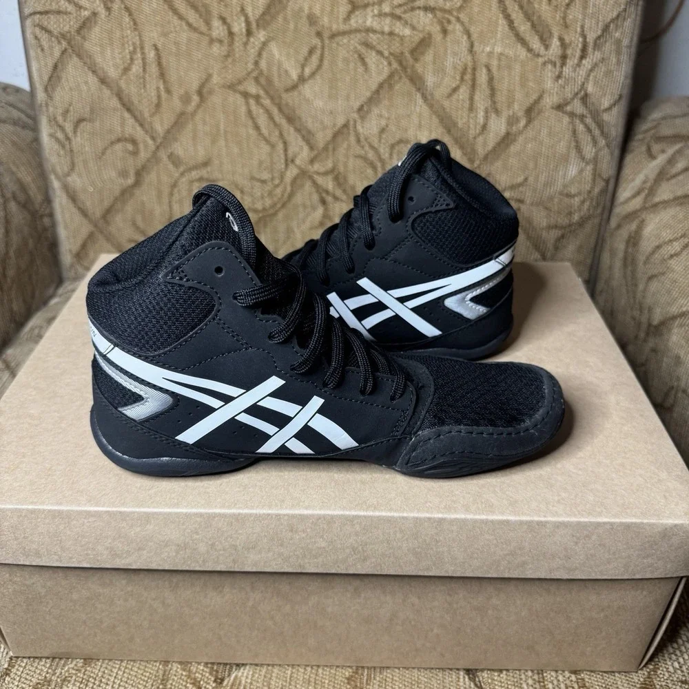 ASICS Snapdown 4 GS Black White 1084A014-001 Boys Size 4 Youth Wrestling Shoes